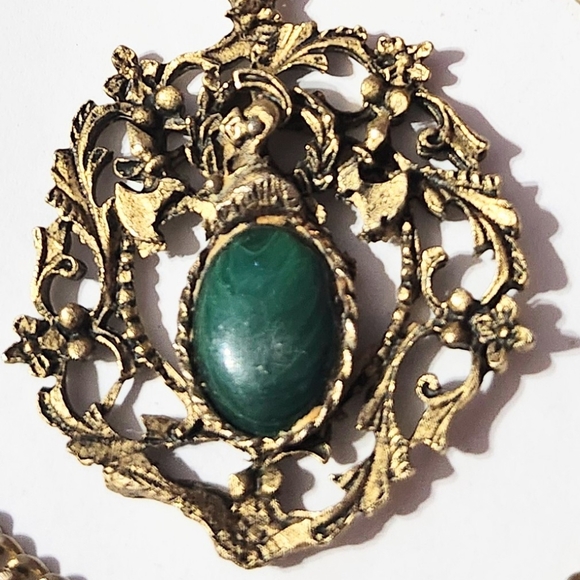 Vtg Unsigned ART Arther Pepper Knight Filigree Green Cabochon Pendant Necklace - Picture 1 of 7